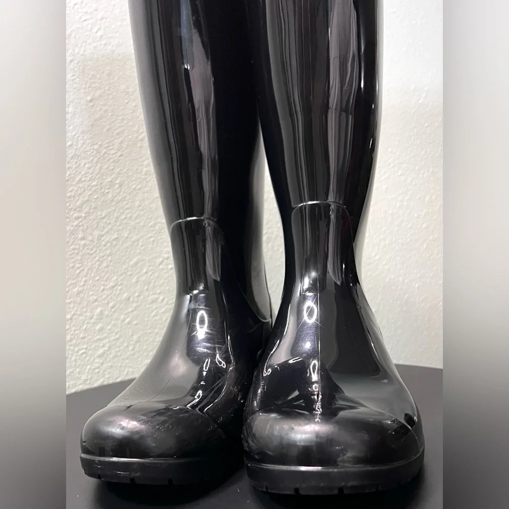 UGG AUS Shaye Glossy Black Tall Rain Boots Sheepskin Fur Lined Waterproof Spring